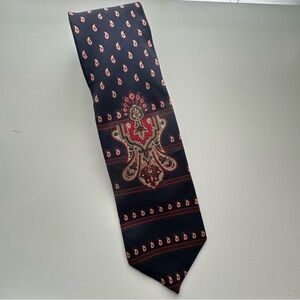The Hecht Comapny vintage Paisley Men's Tie - classic navy and Red 57 inches